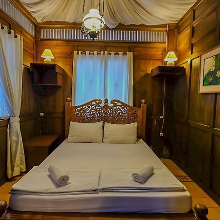 Rumah Stroberi Organic Farm & Family Lodge Lembang Exterior photo