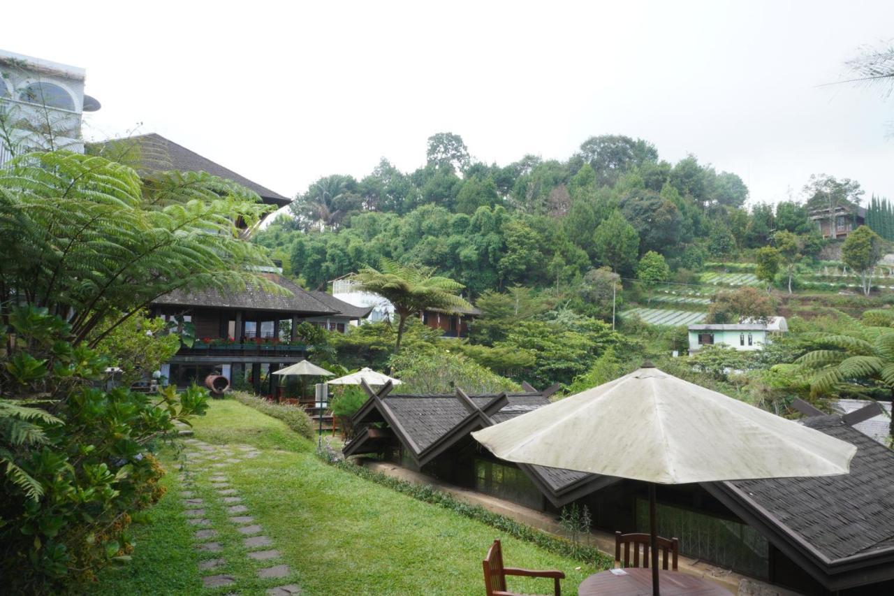 Rumah Stroberi Organic Farm & Family Lodge Lembang Exterior photo