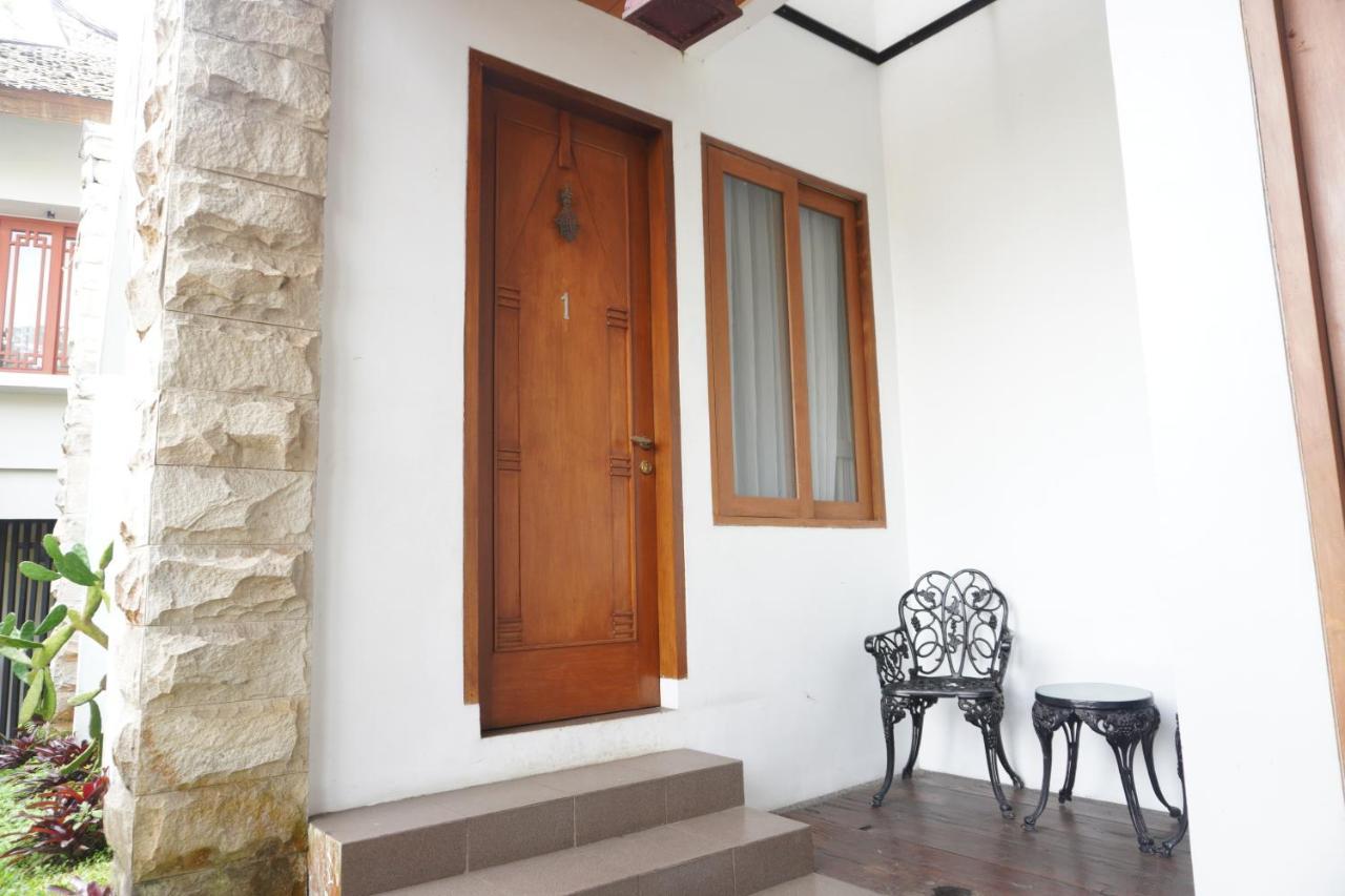 Rumah Stroberi Organic Farm & Family Lodge Lembang Exterior photo