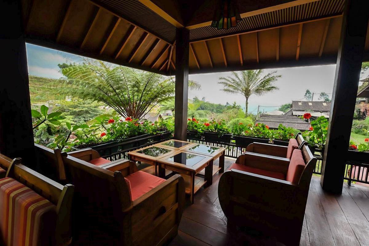 Rumah Stroberi Organic Farm & Family Lodge Lembang Exterior photo
