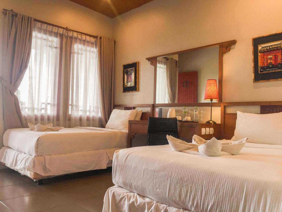 Rumah Stroberi Organic Farm & Family Lodge Lembang Exterior photo