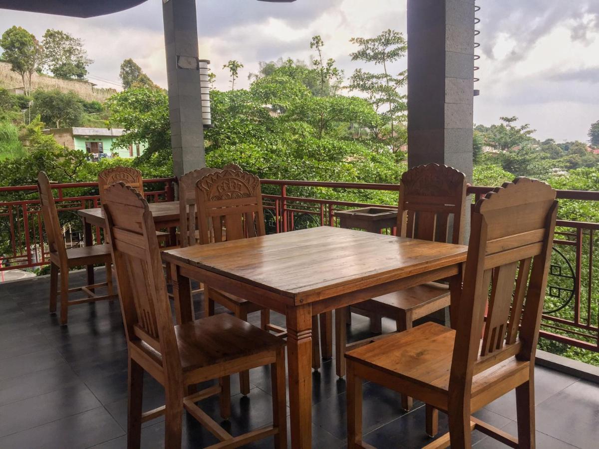 Rumah Stroberi Organic Farm & Family Lodge Lembang Exterior photo