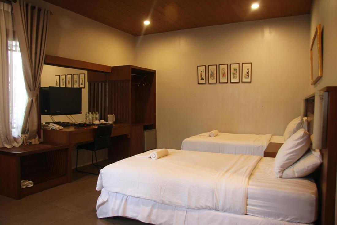 Rumah Stroberi Organic Farm & Family Lodge Lembang Exterior photo