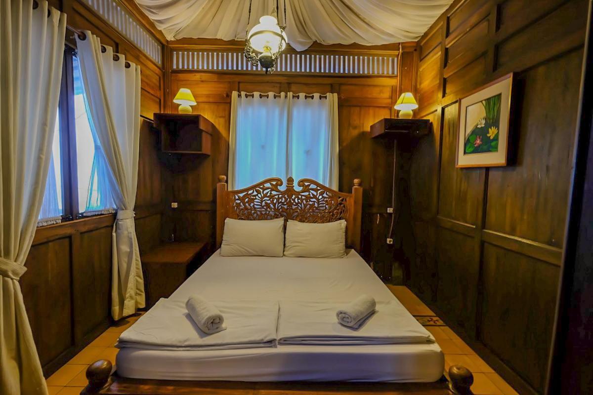 Rumah Stroberi Organic Farm & Family Lodge Lembang Exterior photo