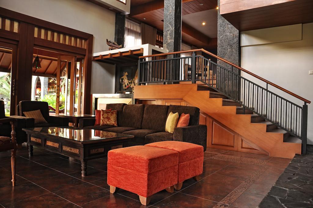 Rumah Stroberi Organic Farm & Family Lodge Lembang Exterior photo