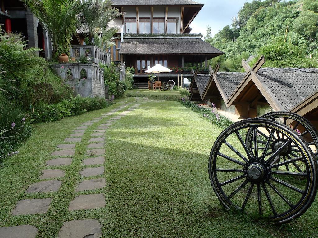 Rumah Stroberi Organic Farm & Family Lodge Lembang Exterior photo