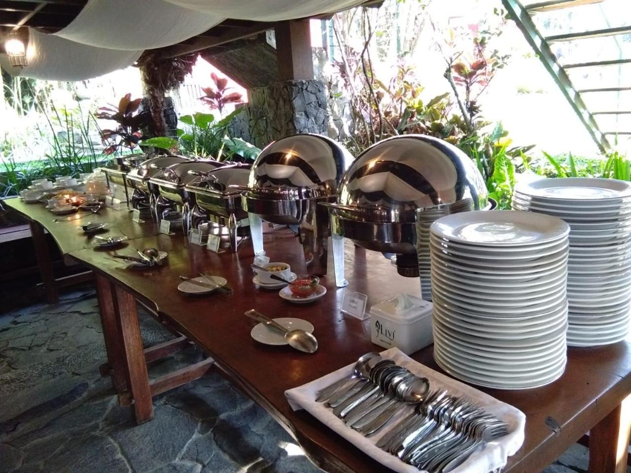Rumah Stroberi Organic Farm & Family Lodge Lembang Exterior photo